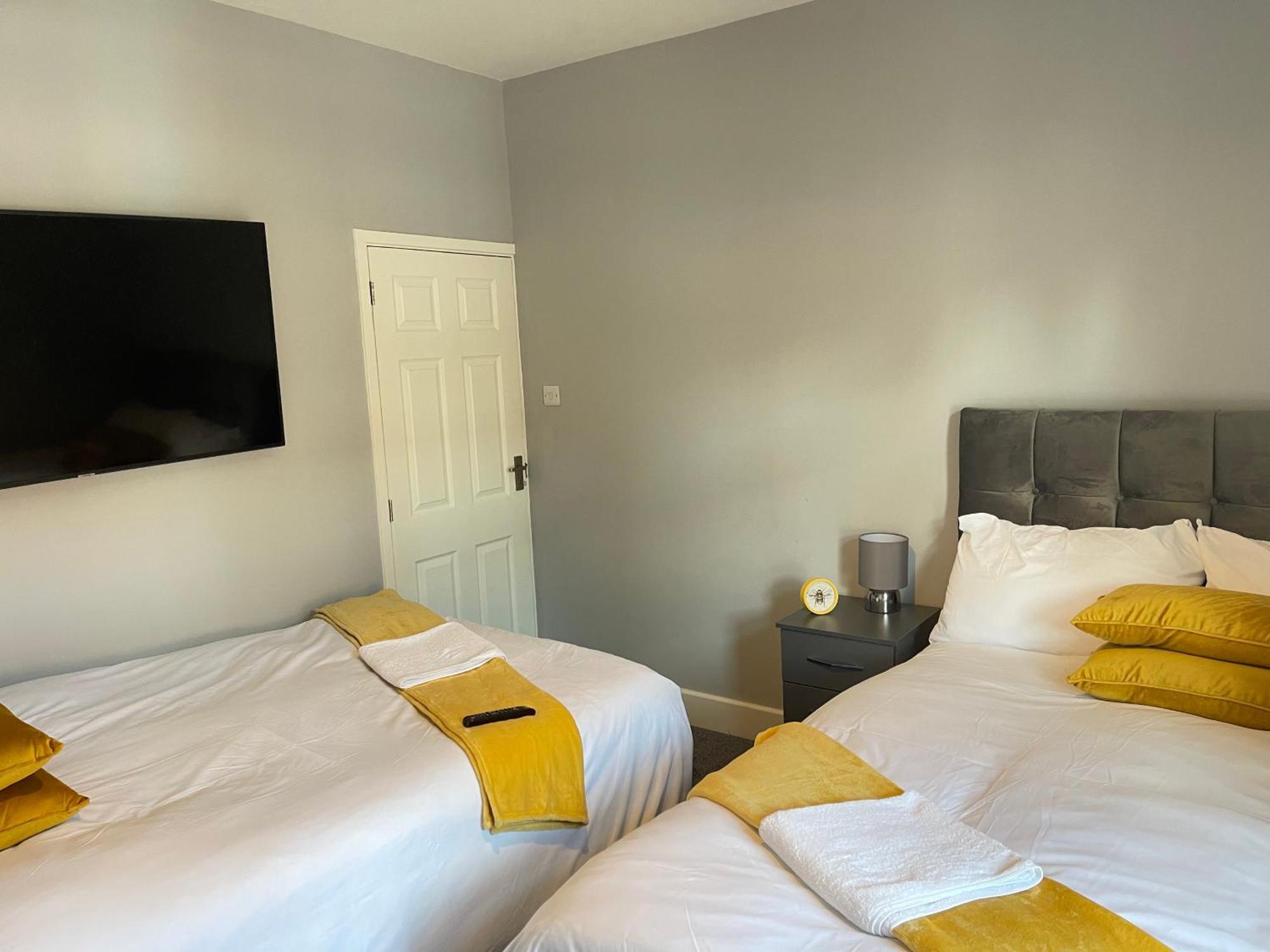 Hometel Digs Morden Comfy Home Can Sleep 11 เลสเตอร์ ภายนอก รูปภาพ